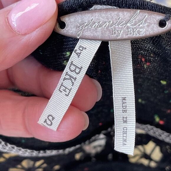 Gimmicks by BKE Black Embroidered Sleeve Top-Small - Picture 11 of 13